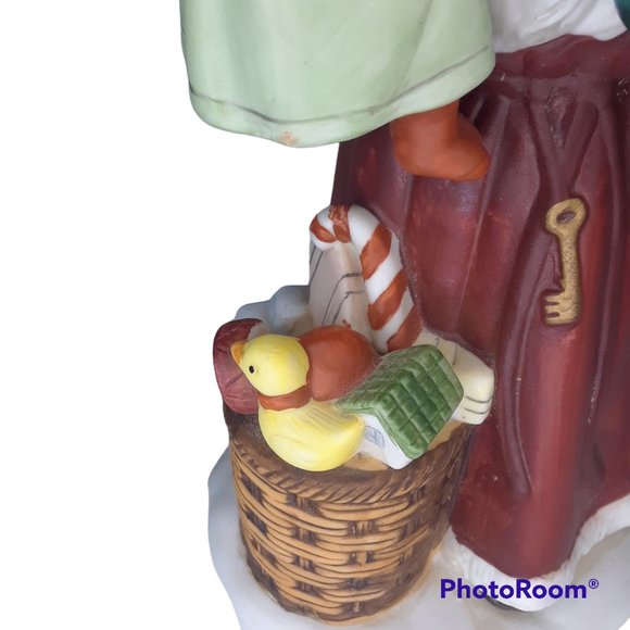 Vintage HOMCO Santa with Child and Angel with Baby Figurines - Set of Two - Picture 9 of 13